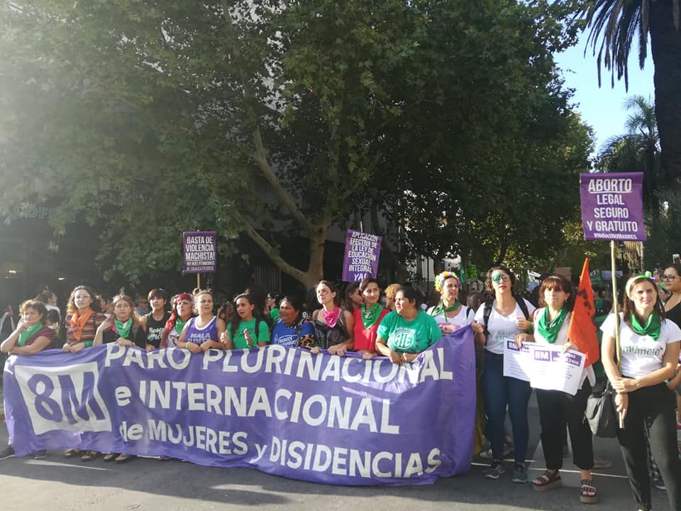 #8M Las mujeres de Siprus en la calle, parando.