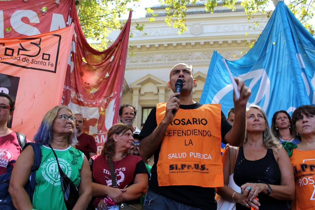 Ainsuaín: “no nos van a poner de rodillas”