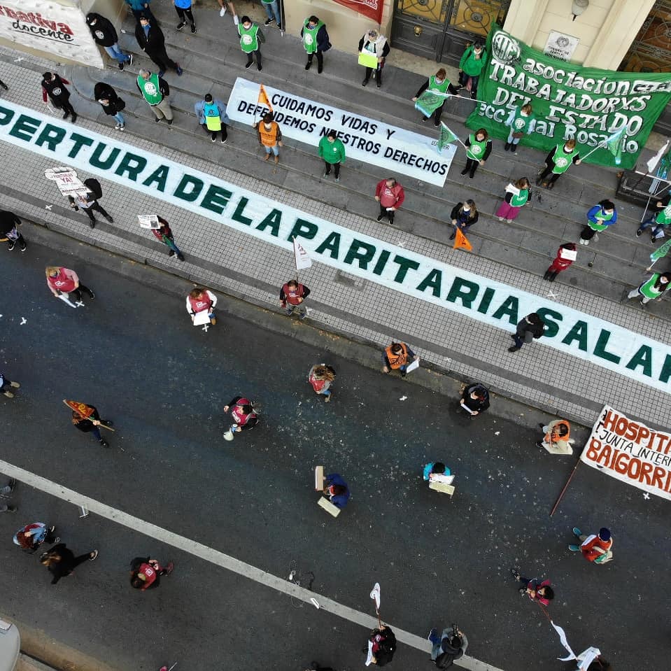 Jornada de protesta frente a la sede local de Gobernación