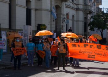 Profesionales de la salud tomaron las calles en Santa Fe