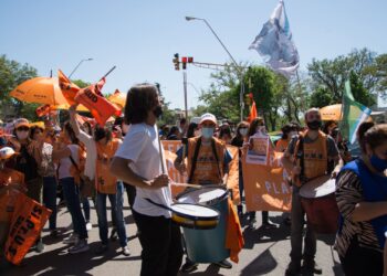 Profesionales de la salud tomaron las calles en Santa Fe