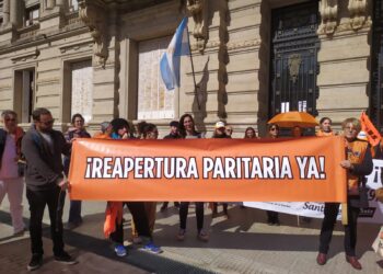 SIPRUS concentró y marchó en el marco del paro de 48hs