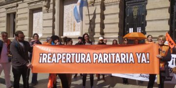 SIPRUS concentró y marchó en el marco del paro de 48hs