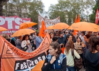 Masiva concentración en Rosario contra la violencia, por salarios y condiciones de trabajo