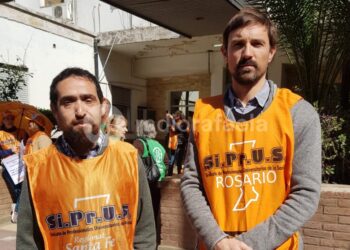 Abrazo solidario: profesionales de la salud con más de 40 años que trabajaron en pandemia reclaman cargos