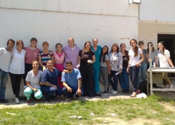 Abrazo al centro de salud 13 en Rosario