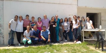 Abrazo al centro de salud 13 en Rosario