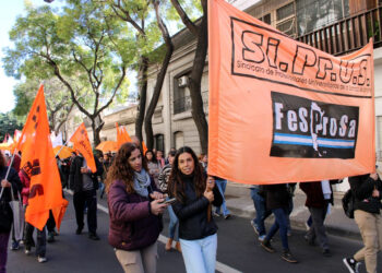 Paro sin asistencia y acciones en unidad