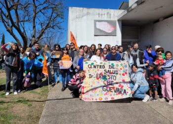 Abrazo al Centro de Salud Che Guevara