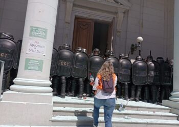 Pasaron una reforma violenta, con represión