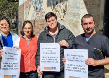 ABRAZO DE PROFESIONALES DE LA SALUD AL HOSPITAL J FERRÉ