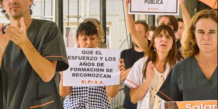 ABRAZAMOS LA SALUD PÚBLICA Y A SUS PROFESIONALES